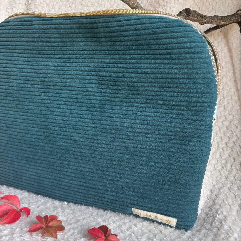 housse de protection pour tablette et ordinateur en velours côtelé personnalisable fabriqué à la main en France par une couturière diplômée